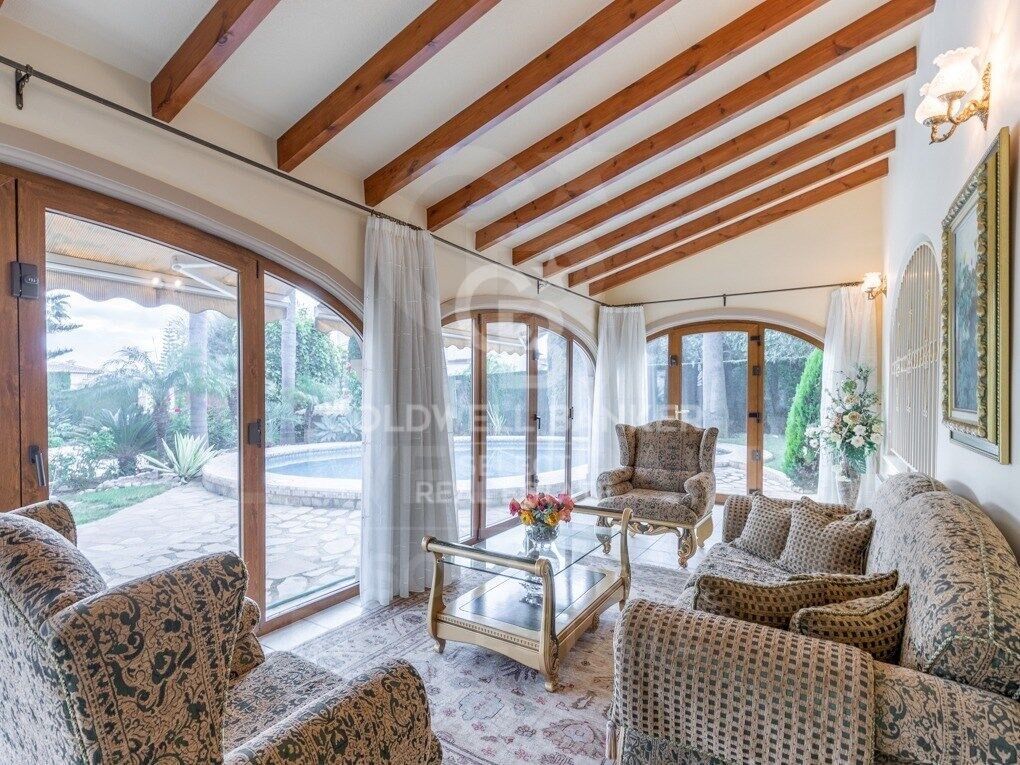 Beautiful family villa with garden