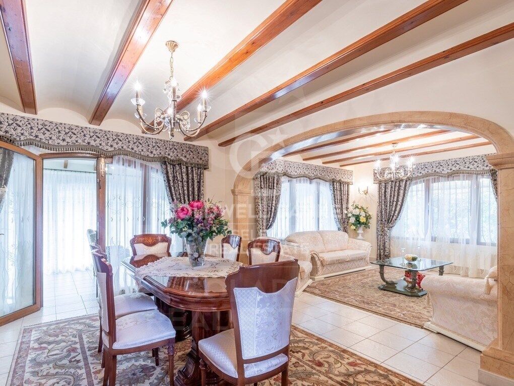 Beautiful family villa with garden