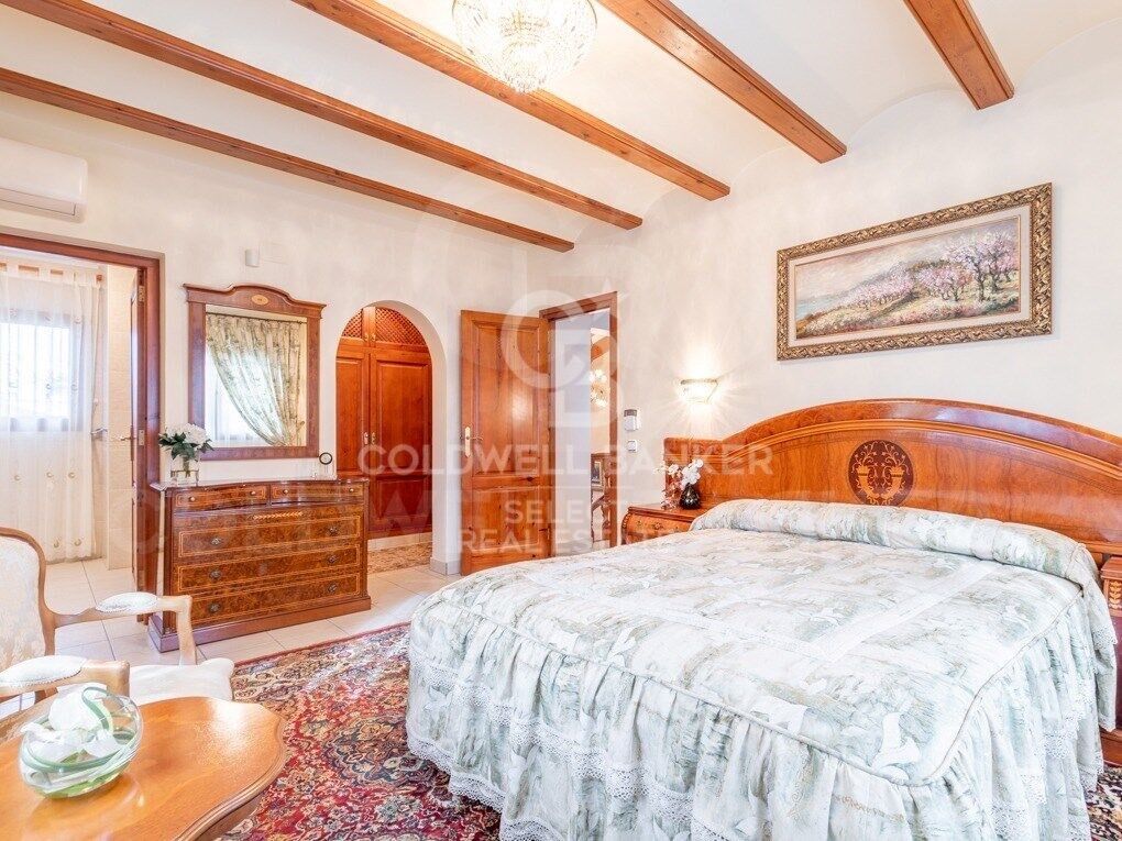 Beautiful family villa with garden