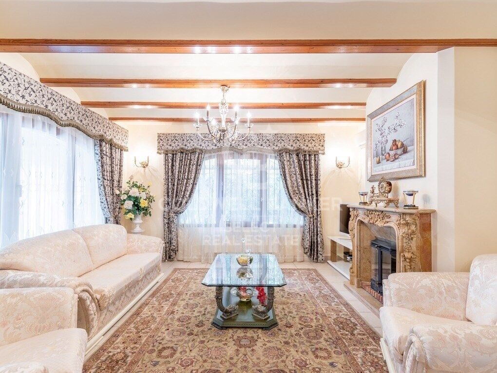 Beautiful family villa with garden