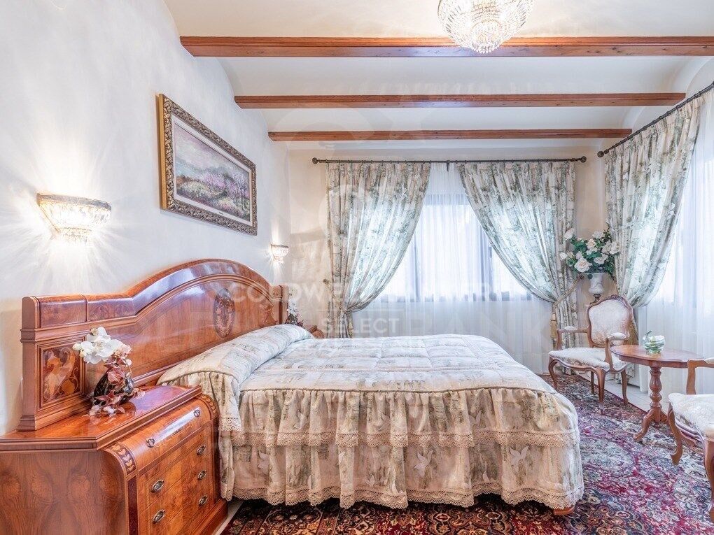 Beautiful family villa with garden