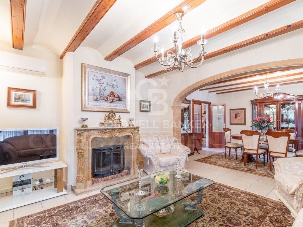 Beautiful family villa with garden