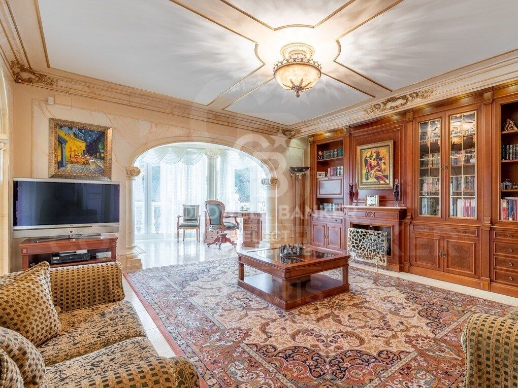 Luxurious villa by the sea