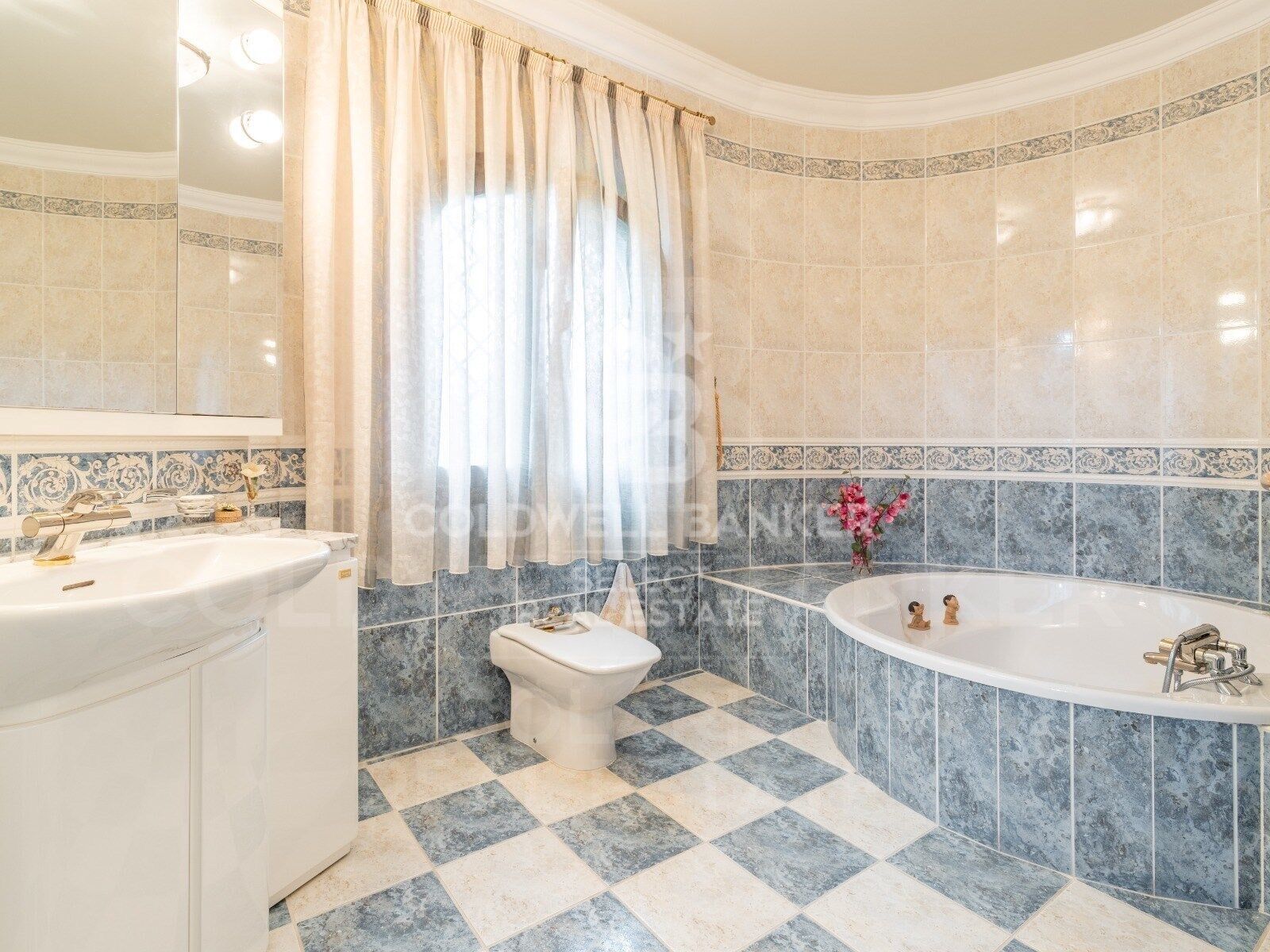 Amazing villa with sea views