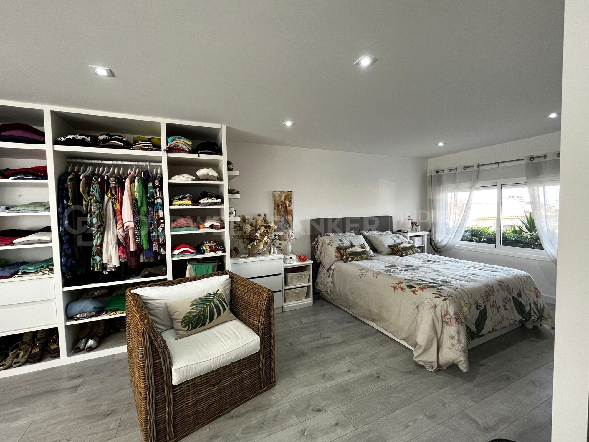 Villa with Views of the Cies