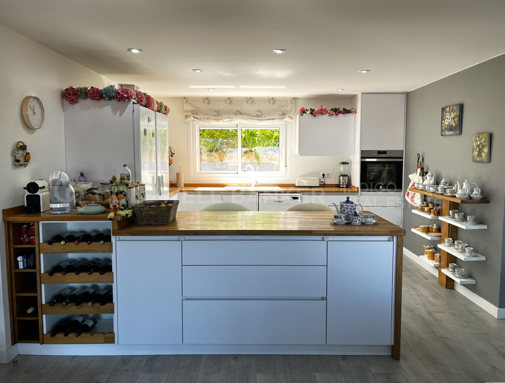 Villa with Views of the Cies