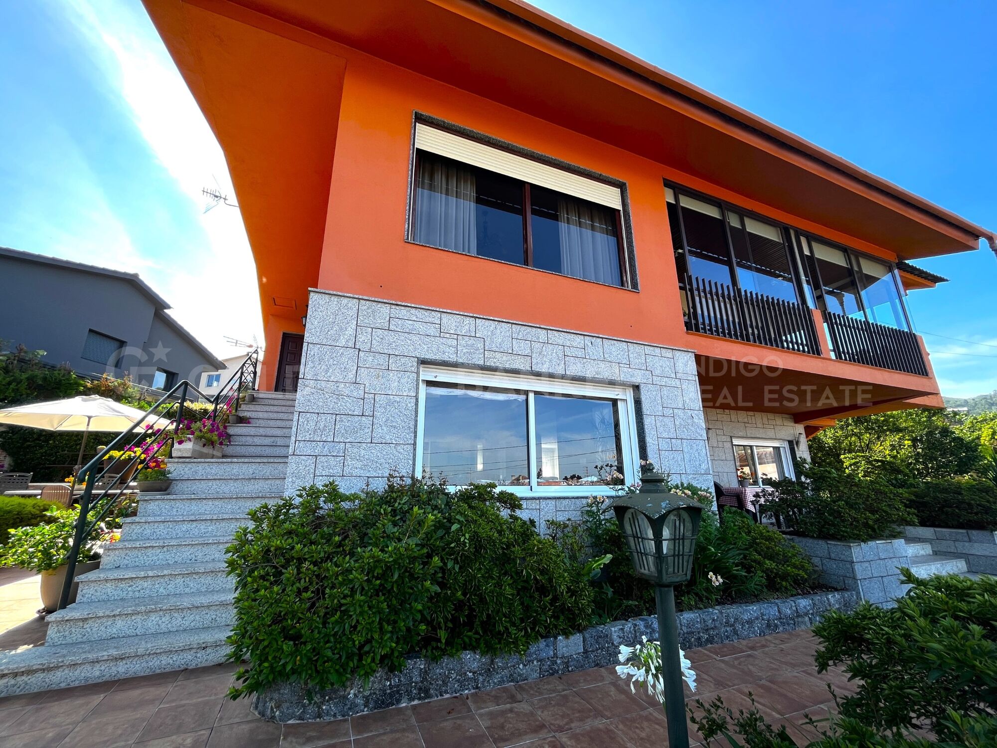 Villa with Views of the Cies