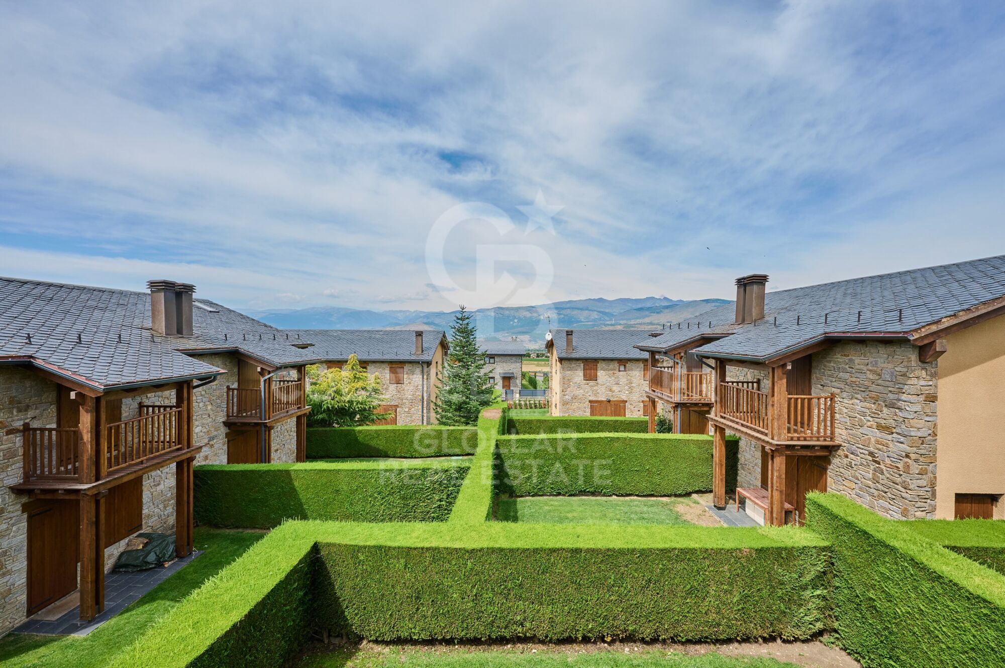 House 4 Bedrooms Duplex Sale Err