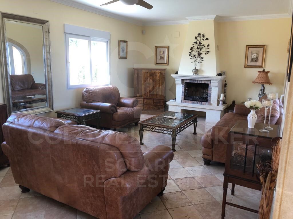 Charmante villa de style rustique-méditerranéen avec une vue spectaculaire sur la mer