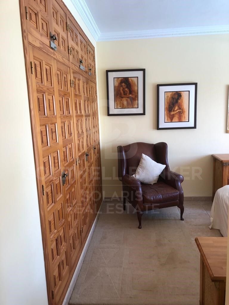 Charmante villa de style rustique-méditerranéen avec une vue spectaculaire sur la mer