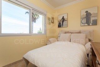 Encantadora villa de estilo rústico-mediterráneo con vistas espectaculares al mar