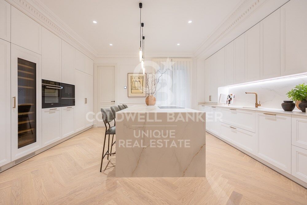 Spectacular flat with terrace for sale in Recoletos, Madrid