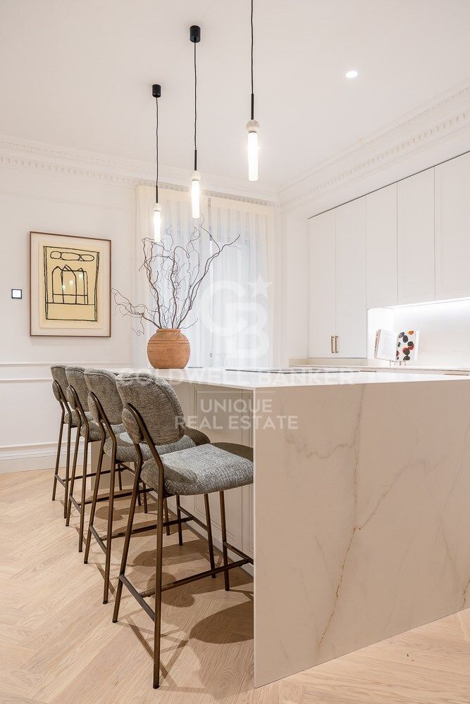 Spectacular flat with terrace for sale in Recoletos, Madrid