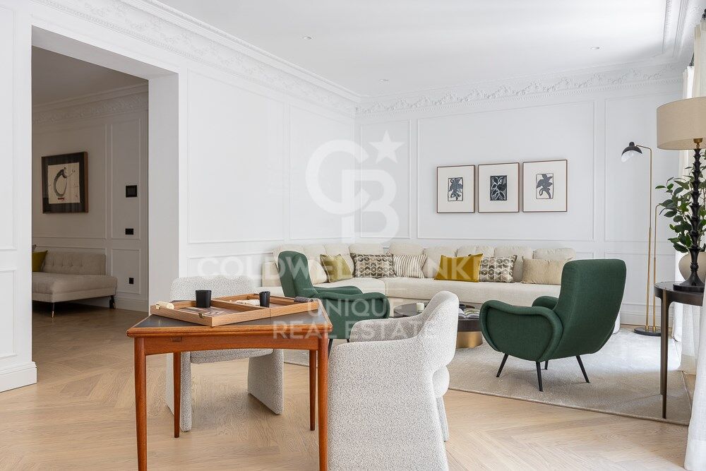 Spectacular flat with terrace for sale in Recoletos, Madrid