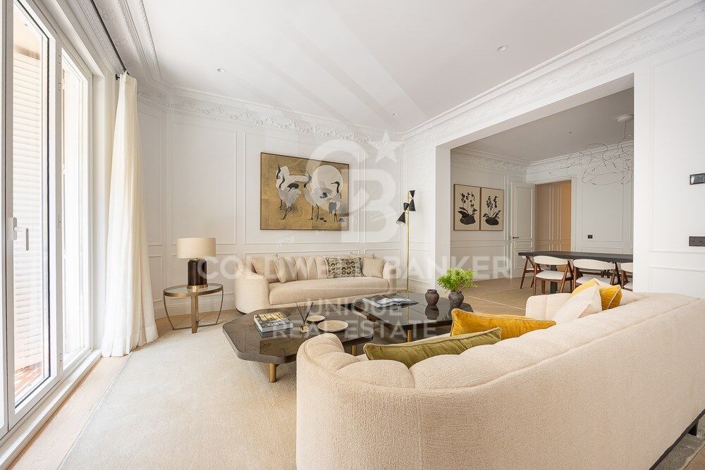 Spectacular flat with terrace for sale in Recoletos, Madrid