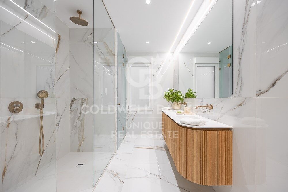 Spectacular flat with terrace for sale in Recoletos, Madrid