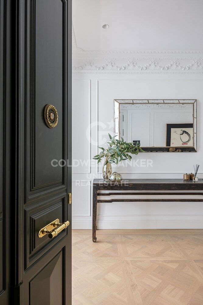 Spectacular flat with terrace for sale in Recoletos, Madrid