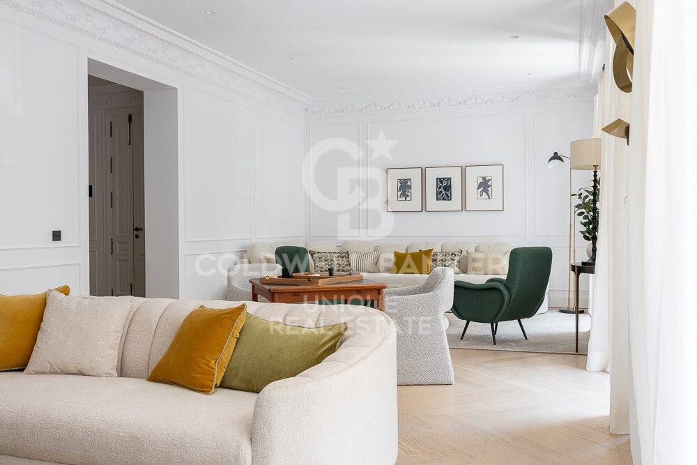Spectacular flat with terrace for sale in Recoletos, Madrid
