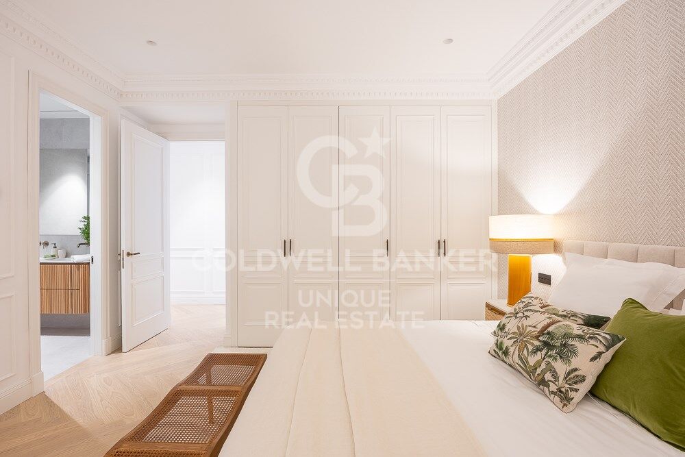 Spectacular flat with terrace for sale in Recoletos, Madrid