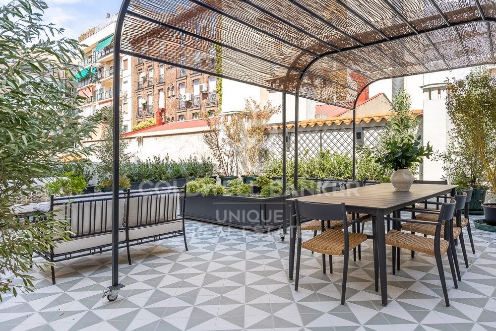 Espectacular vivienda con terraza a la venta en Recoletos, Madrid