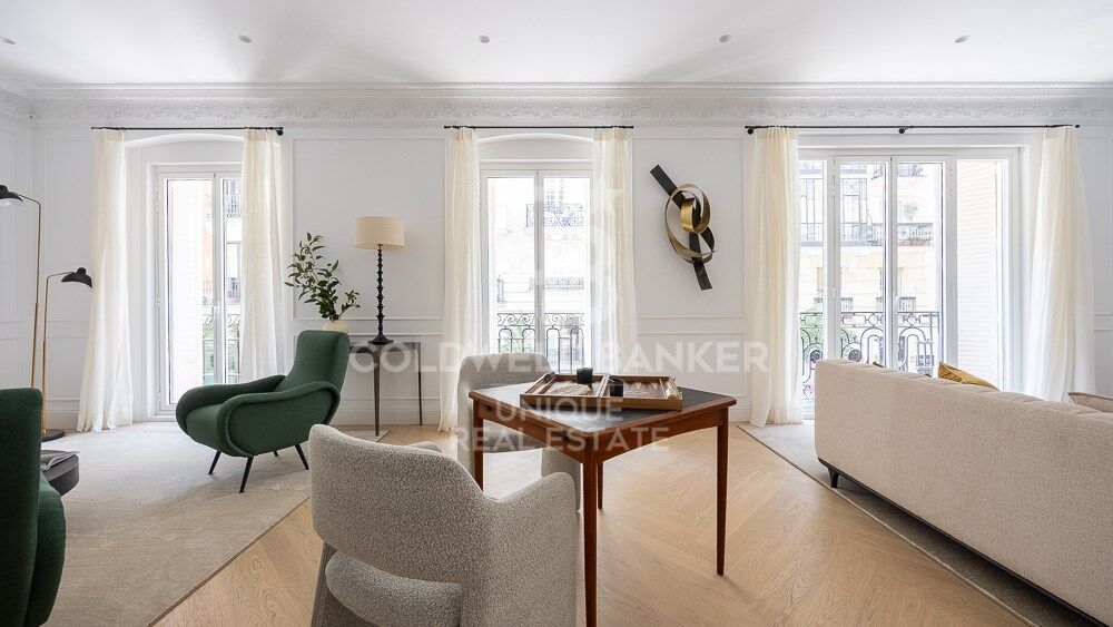 Spectacular flat with terrace for sale in Recoletos, Madrid