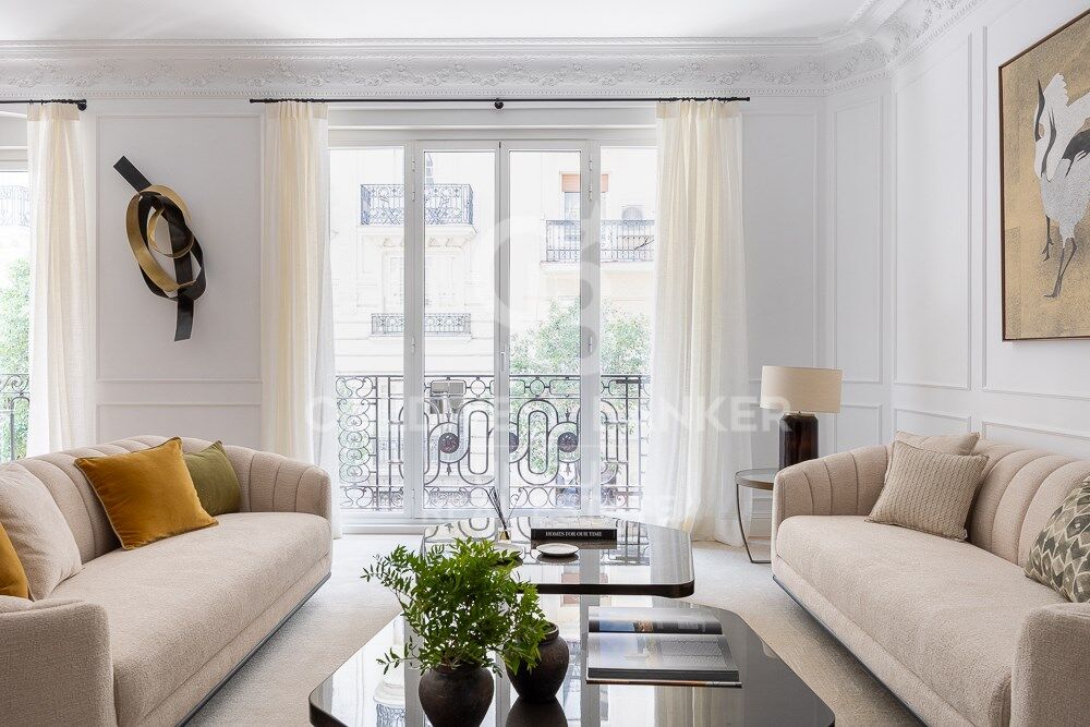 Spectacular flat with terrace for sale in Recoletos, Madrid