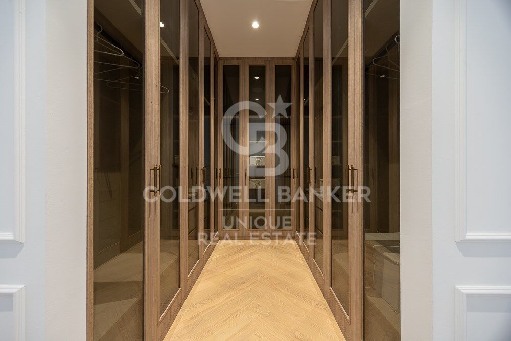 Spectacular flat with terrace for sale in Recoletos, Madrid