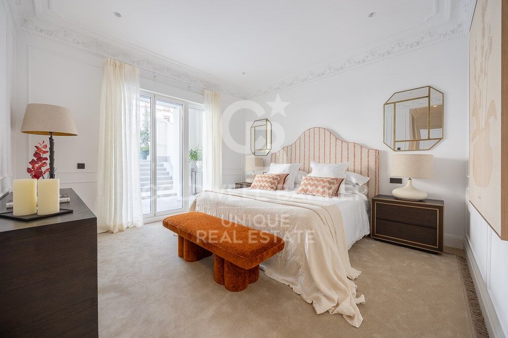 Spectacular flat with terrace for sale in Recoletos, Madrid