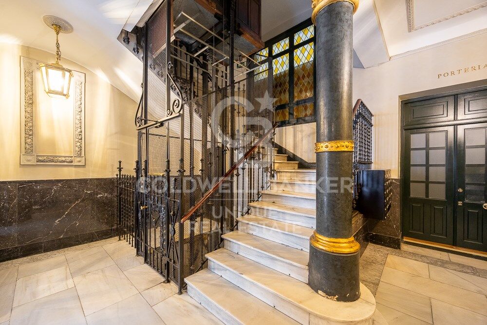 Spectacular flat with terrace for sale in Recoletos, Madrid