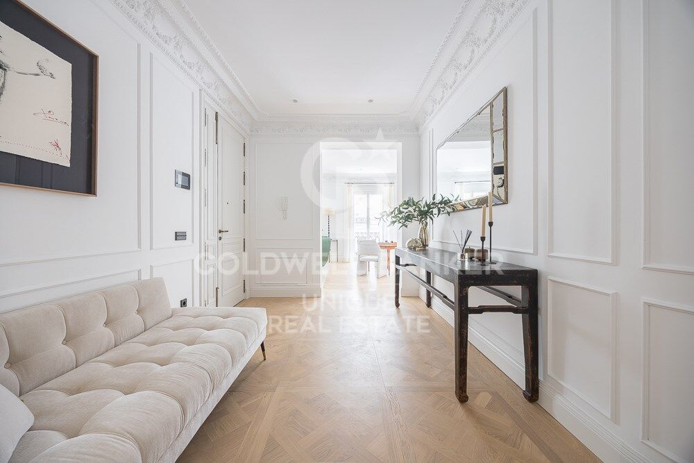 Spectacular flat with terrace for sale in Recoletos, Madrid