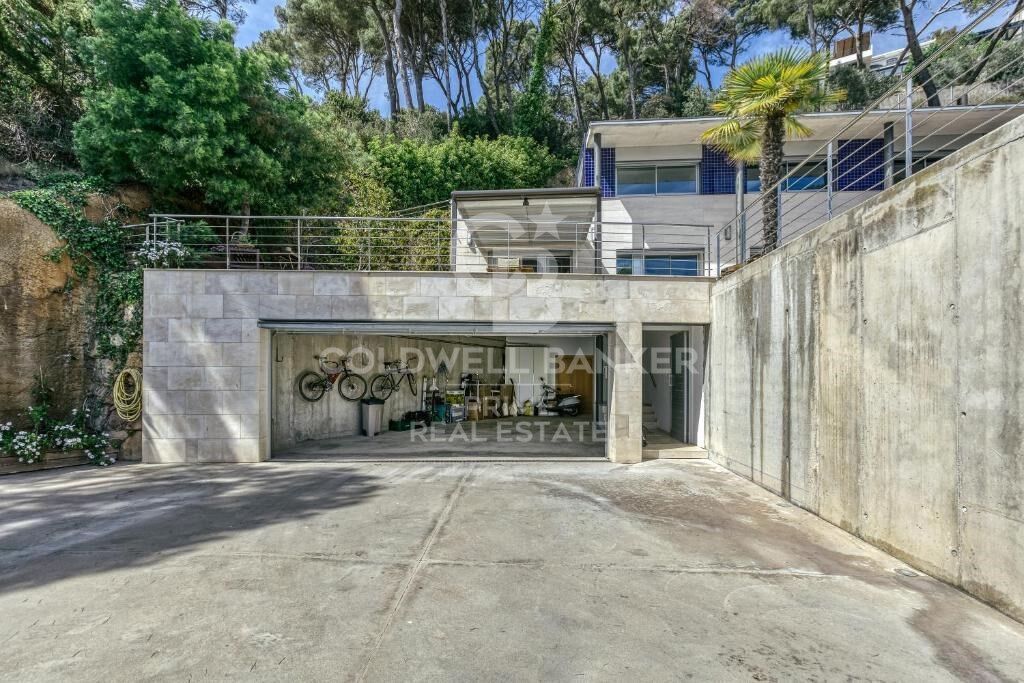 Modern home in Llafranc with stunning sea views