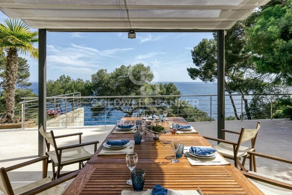 Modern home in Llafranc with stunning sea views