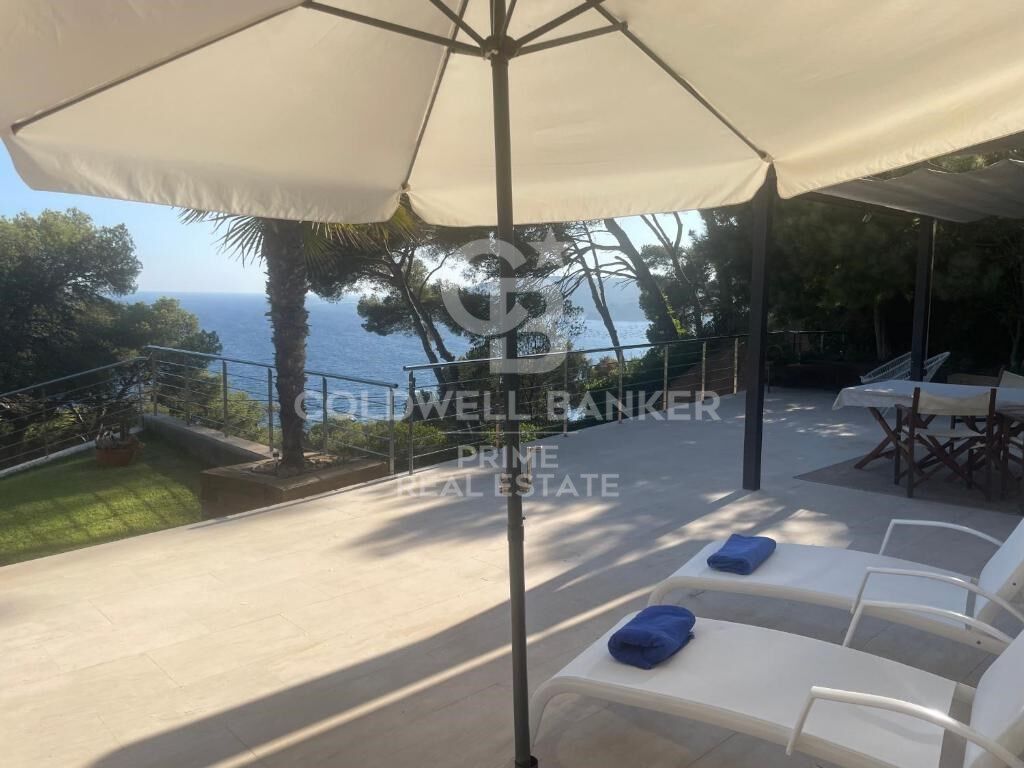 Modern home in Llafranc with stunning sea views