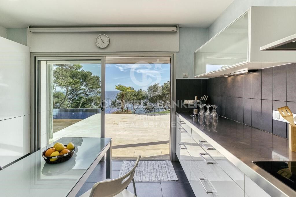 Modern home in Llafranc with stunning sea views