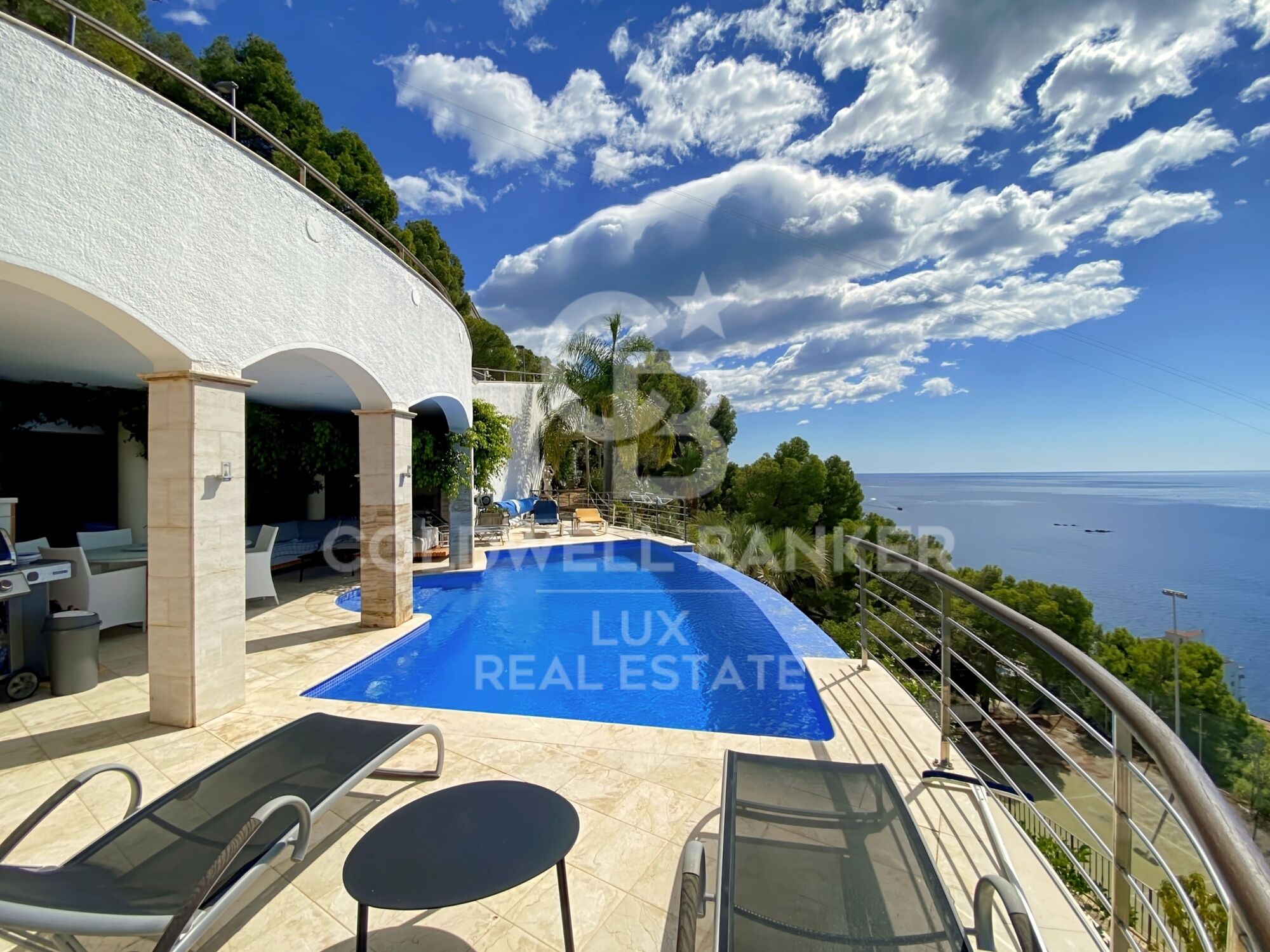 Exclusive villa with sea views, in Roses, Costa Brava