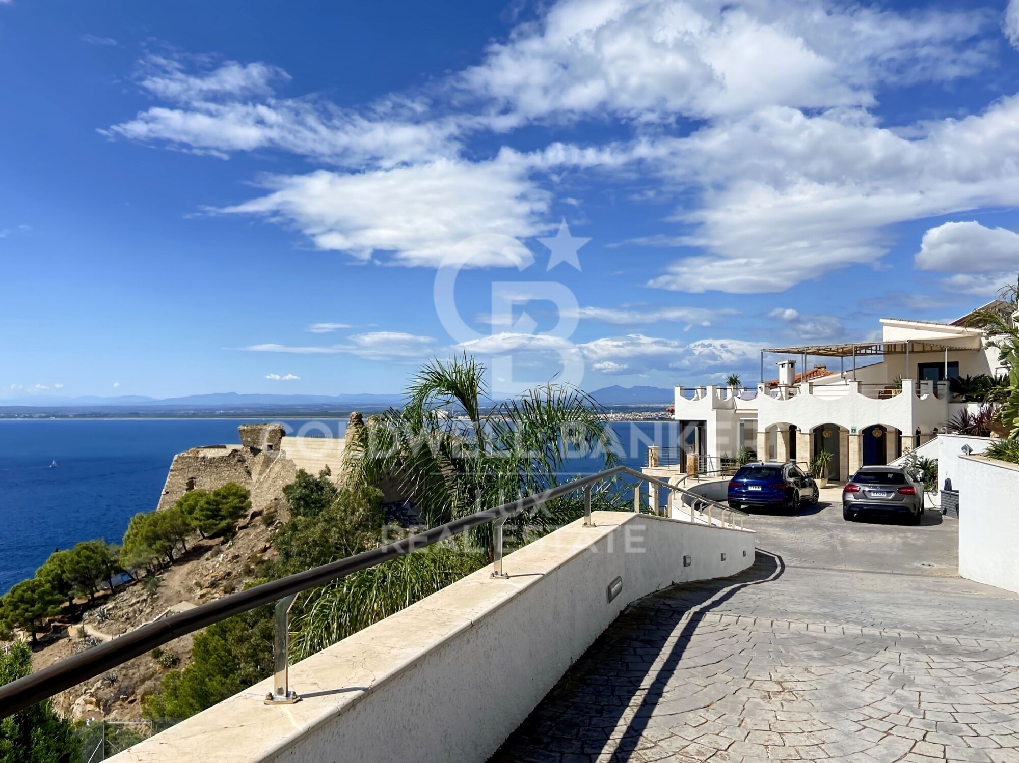 Exclusive villa with sea views, in Roses, Costa Brava