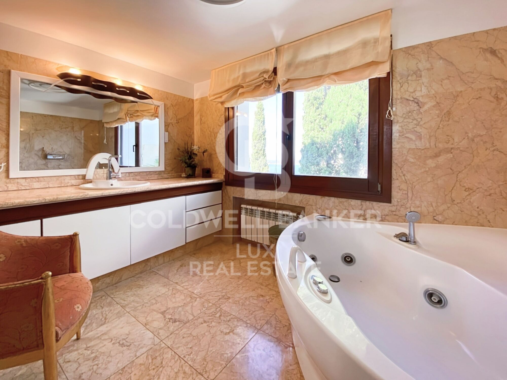 Exclusive villa with sea views, in Roses, Costa Brava