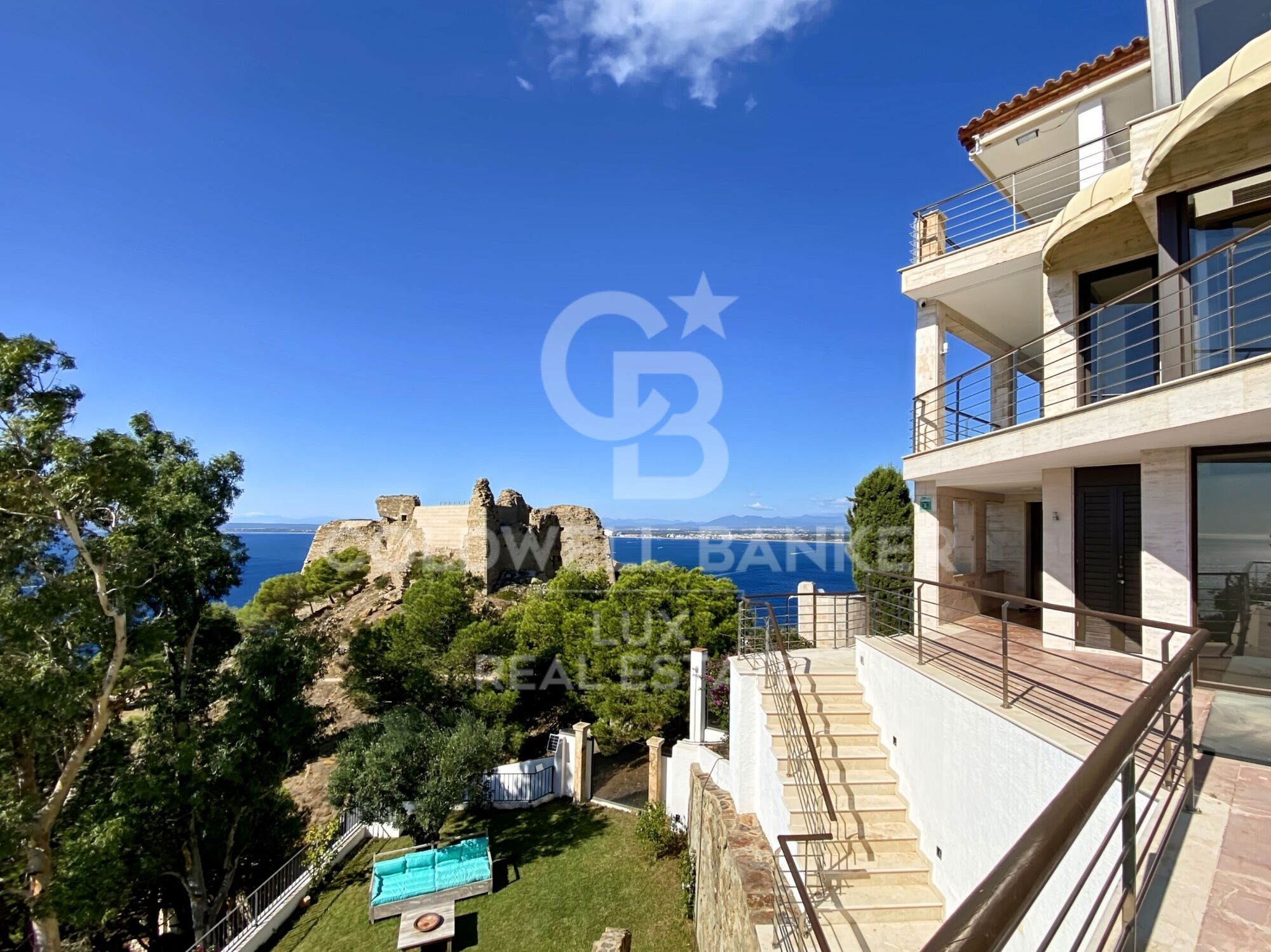 Exclusive villa with sea views, in Roses, Costa Brava