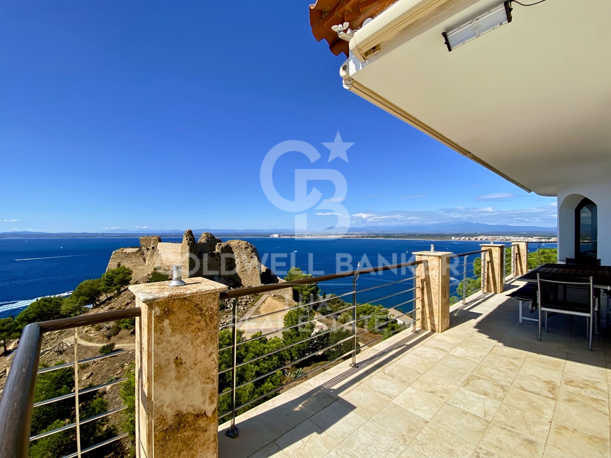 Exclusive villa with sea views, in Roses, Costa Brava