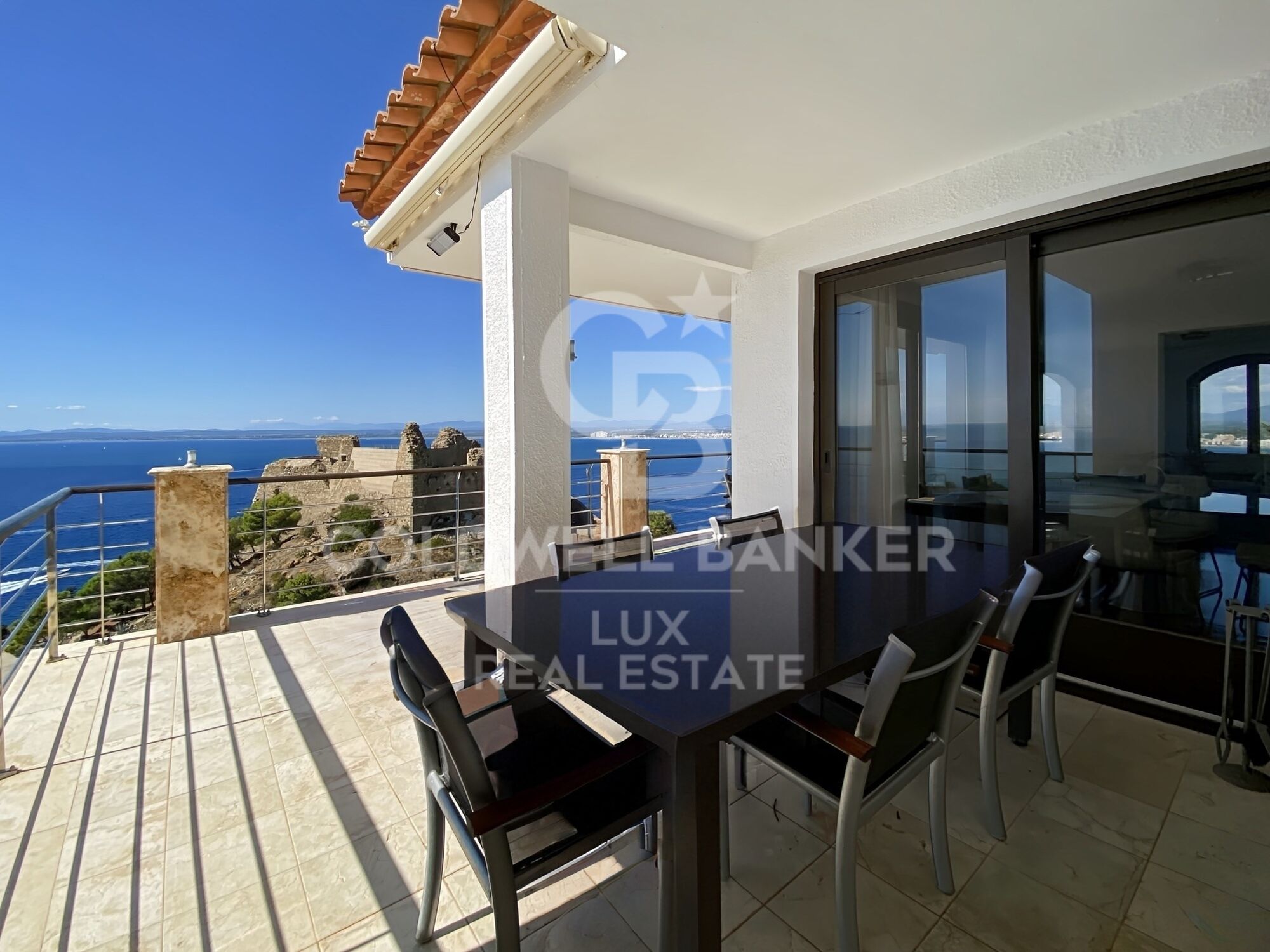 Exclusive villa with sea views, in Roses, Costa Brava