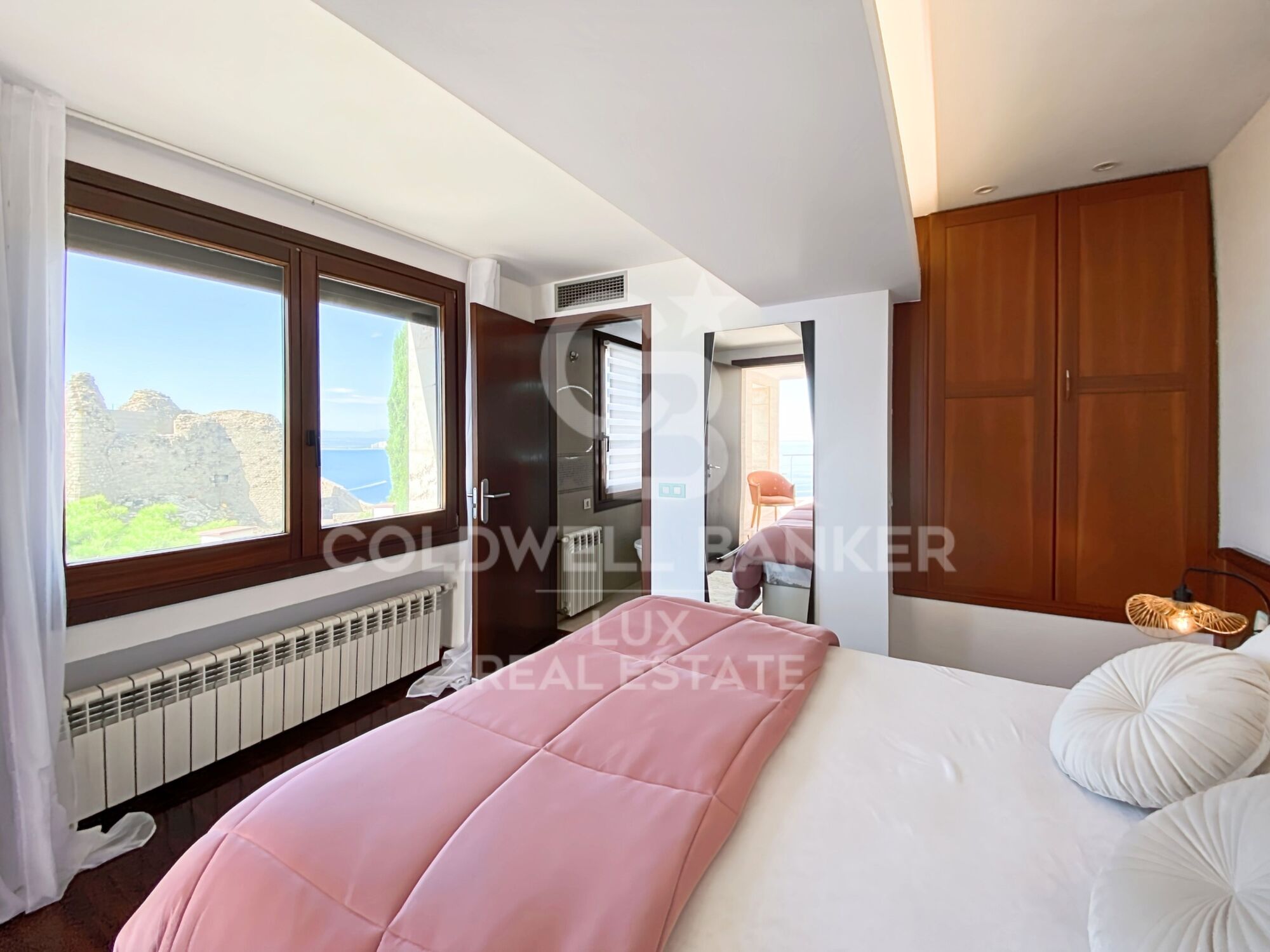 Villa exclusiva con vistas al mar y licencia turística en Roses, Costa Brava