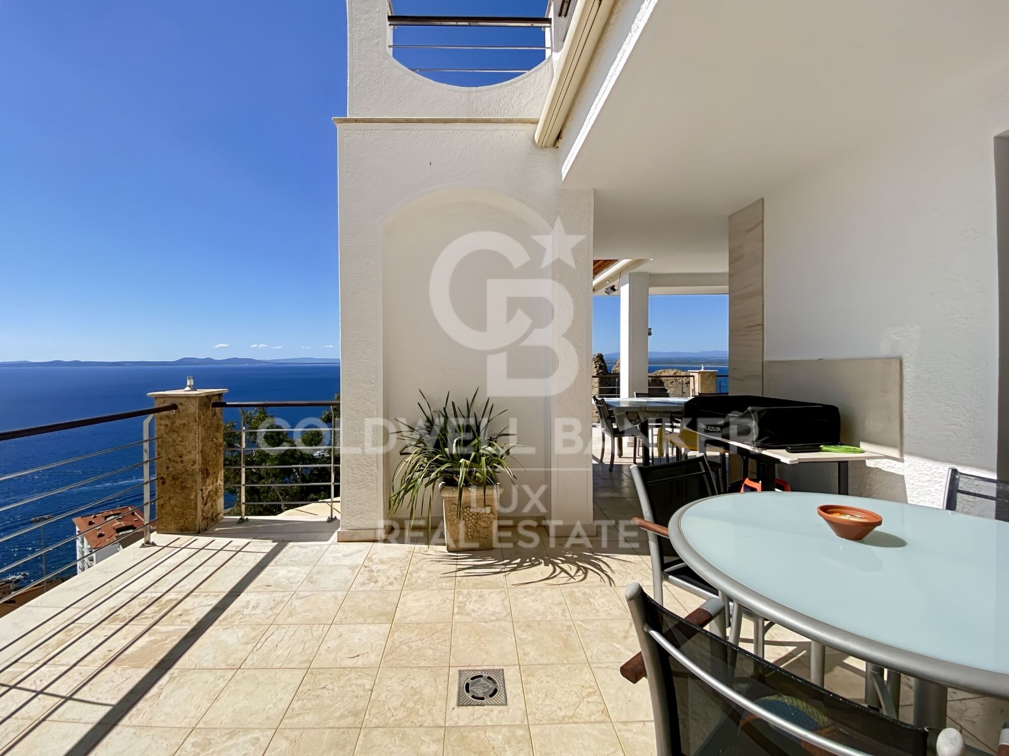 Villa exclusiva con vistas al mar y licencia turística en Roses, Costa Brava