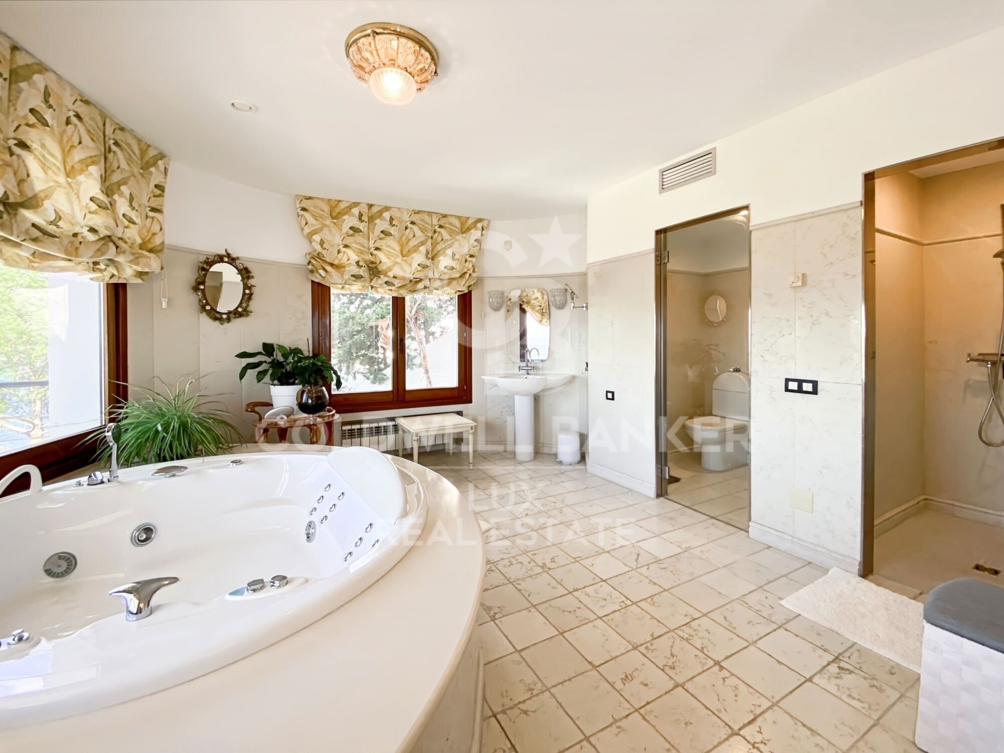 Villa exclusiva con vistas al mar y licencia turística en Roses, Costa Brava