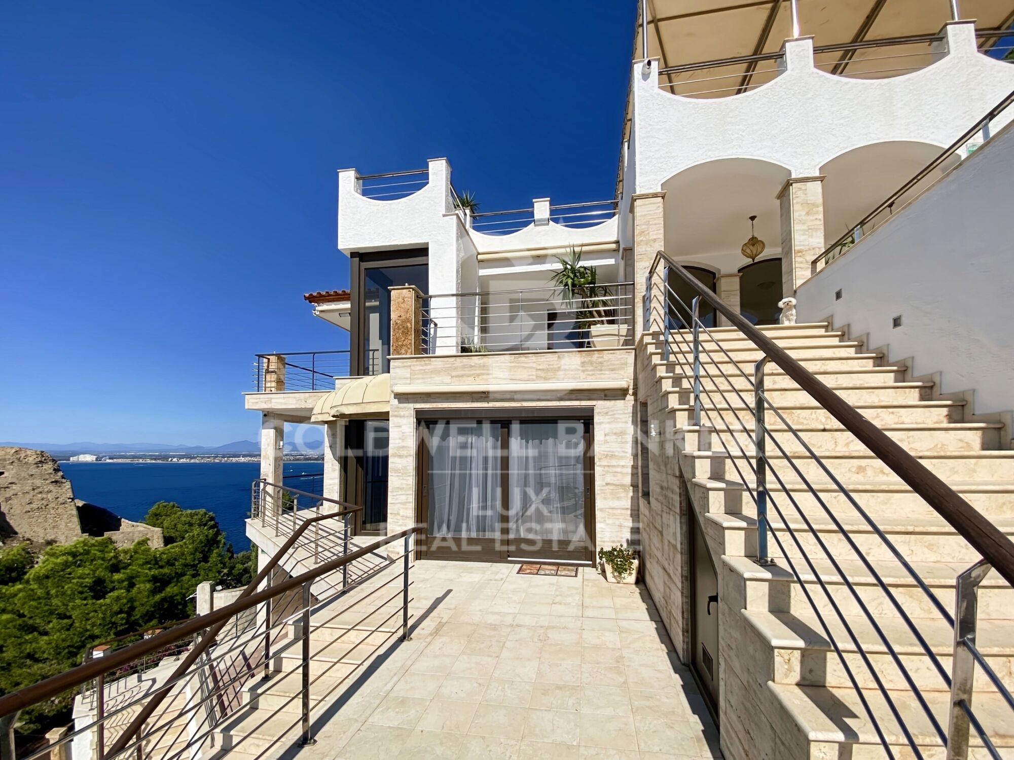 Villa exclusiva con vistas al mar y licencia turística en Roses, Costa Brava