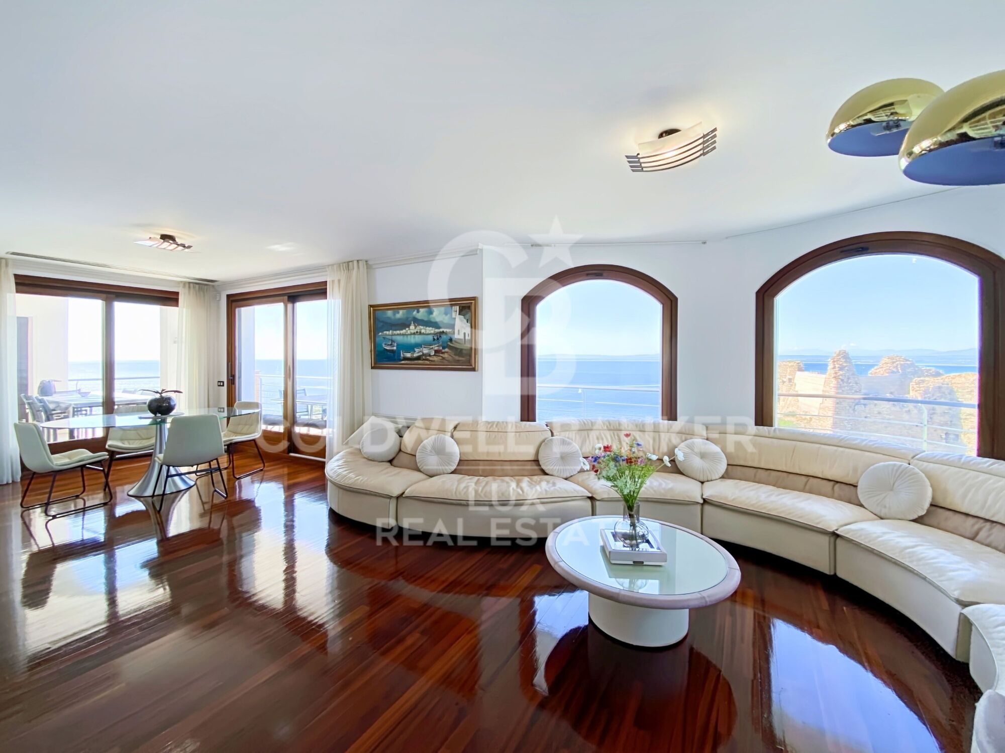 Villa exclusiva con vistas al mar y licencia turística en Roses, Costa Brava