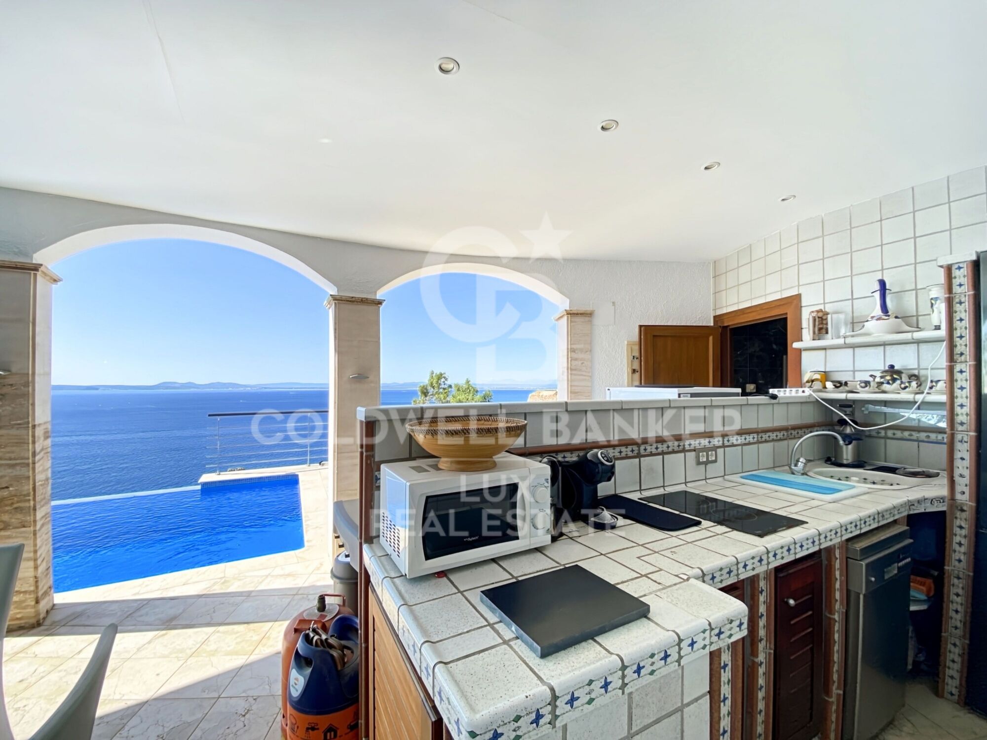 Villa exclusiva con vistas al mar y licencia turística en Roses, Costa Brava