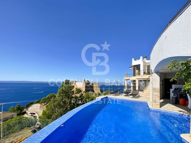 Exklusive Villa mit Meerblick und Touristenlizenz in Roses, Costa Brava
