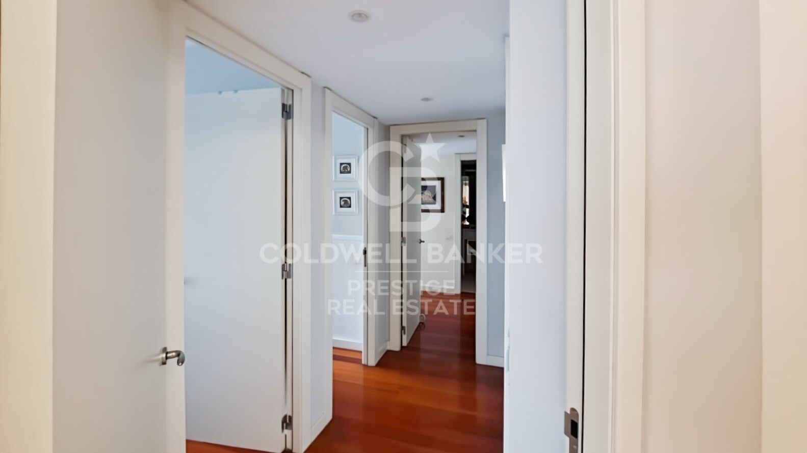 Apartment with two communal swimming pools, gym, paddle tennis courts, parking and storage room