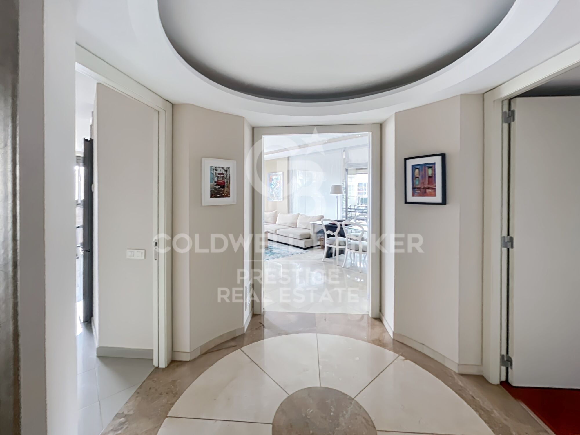 Piso con dos piscinas comunitarias, gimnasio, pistas de padel, parking y trastero