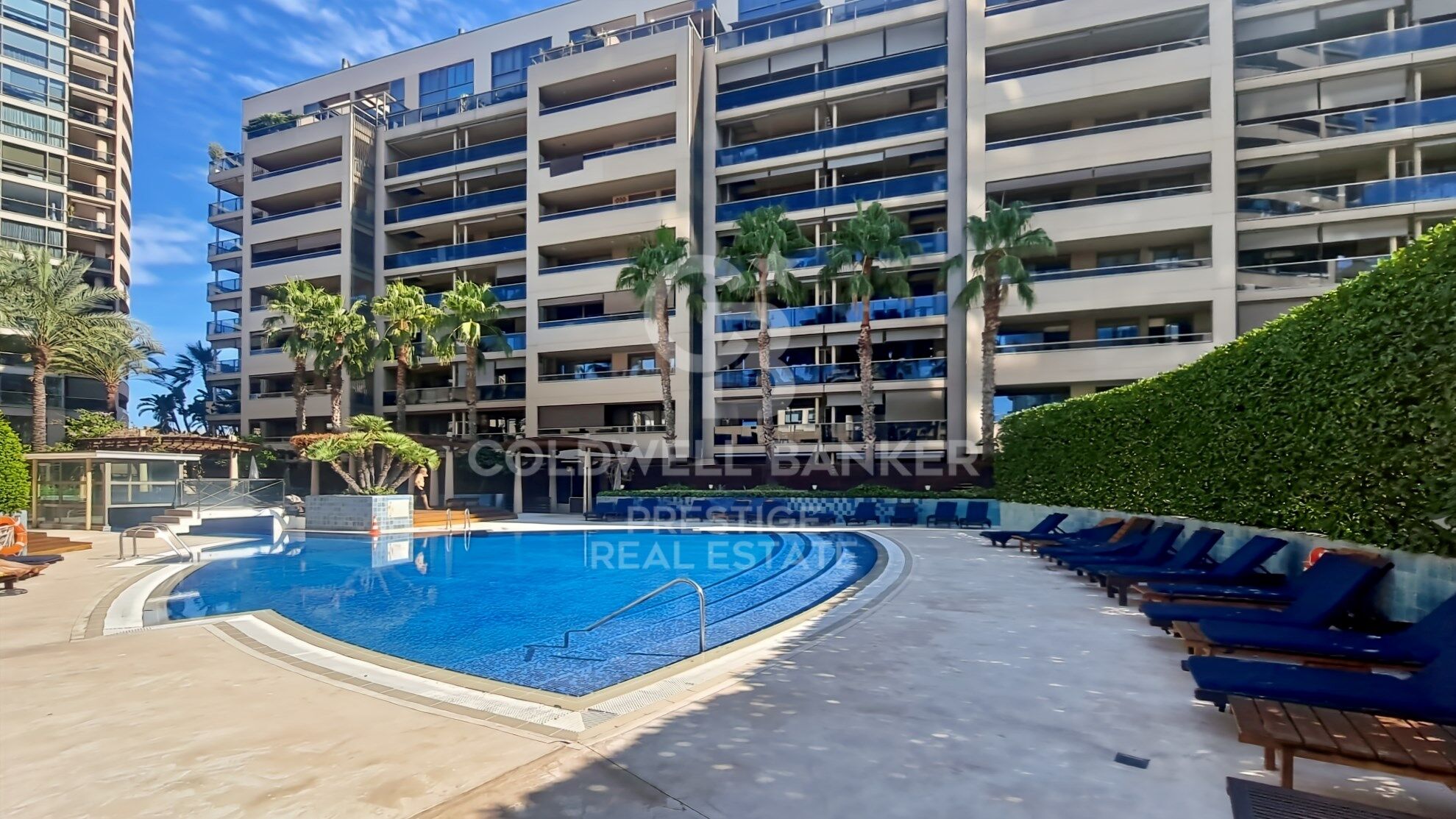 Apartment with two communal swimming pools, gym, paddle tennis courts, parking and storage room